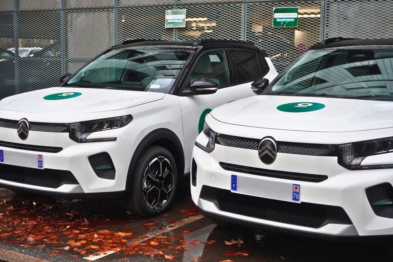 Deux Citroën ë-C3 Agilauto Partage sur places réservées